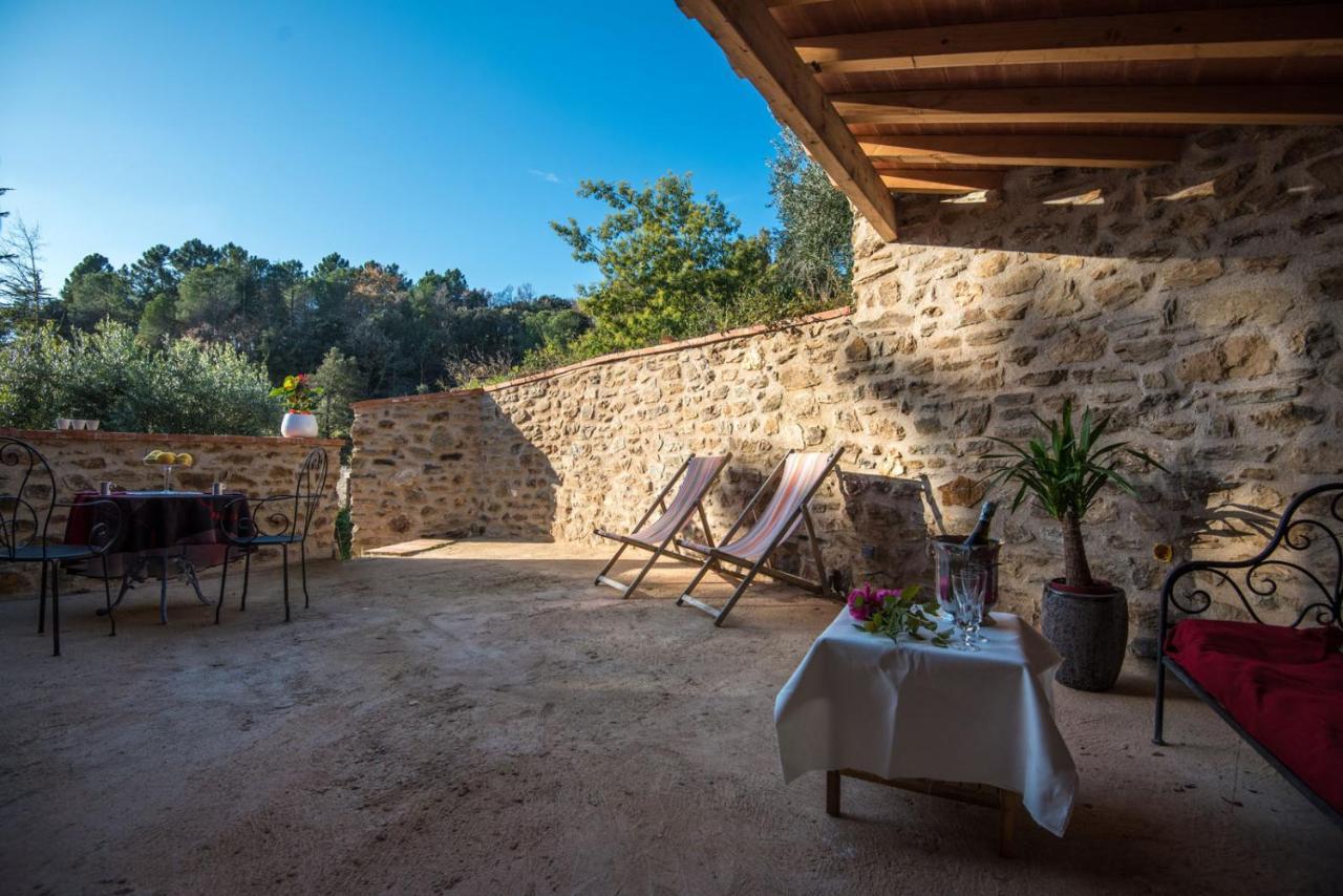 Le Mas Des Colombes Chambres D'Hotes B&B & Spa Oms Esterno foto