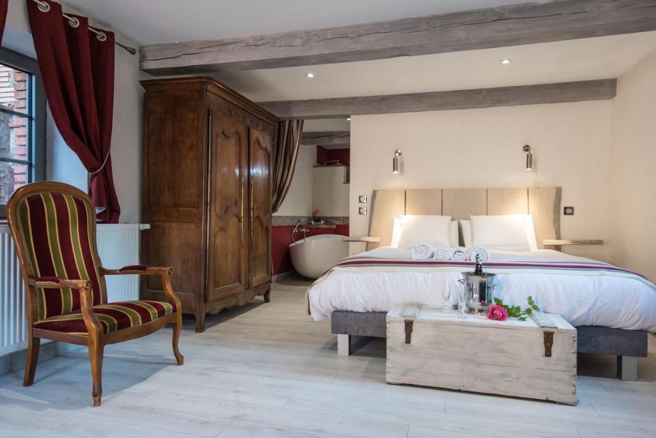 Le Mas Des Colombes Chambres D'Hotes B&B & Spa Oms Esterno foto