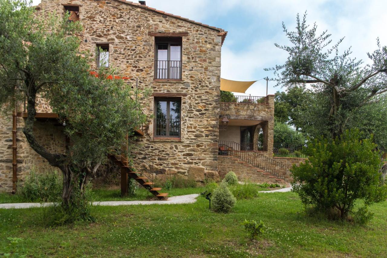 Le Mas Des Colombes Chambres D'Hotes B&B & Spa Oms Esterno foto