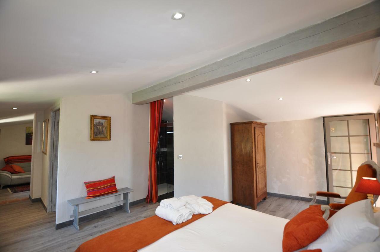 Le Mas Des Colombes Chambres D'Hotes B&B & Spa Oms Esterno foto