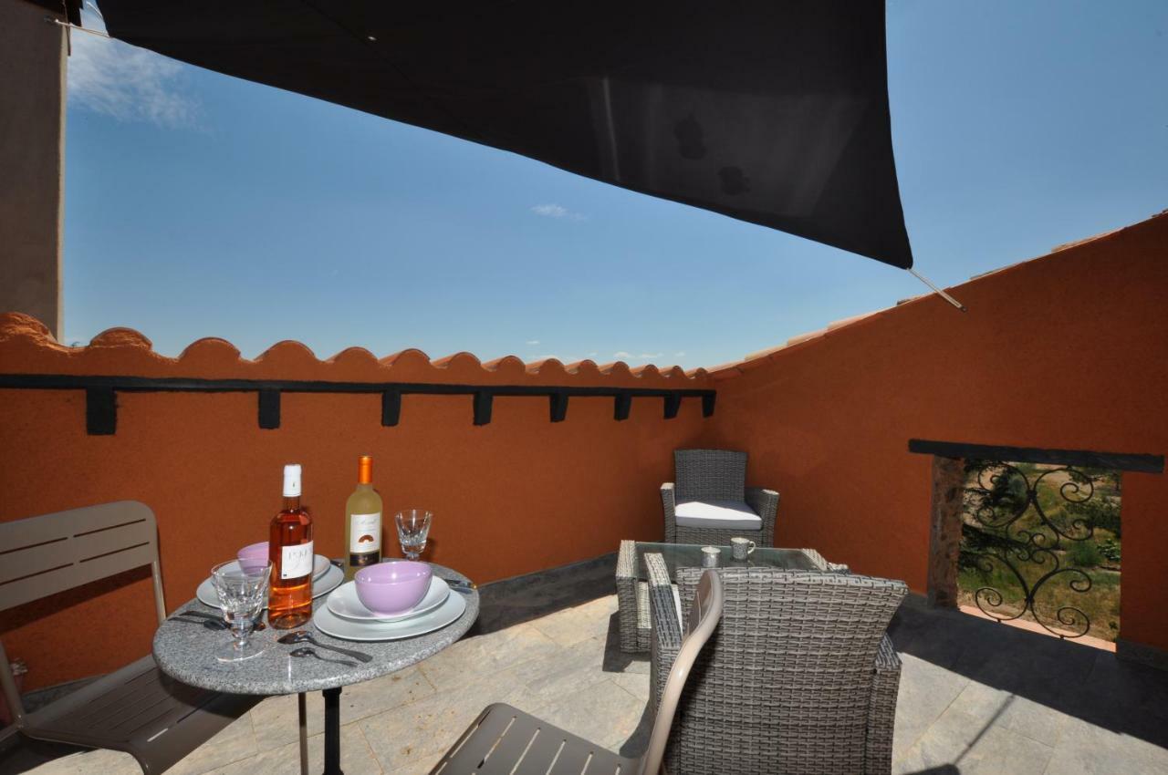 Le Mas Des Colombes Chambres D'Hotes B&B & Spa Oms Esterno foto