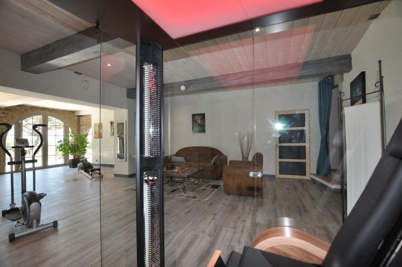 Le Mas Des Colombes Chambres D'Hotes B&B & Spa Oms Esterno foto