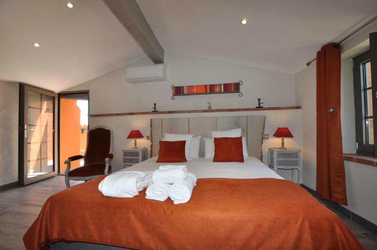 Le Mas Des Colombes Chambres D'Hotes B&B & Spa Oms Esterno foto