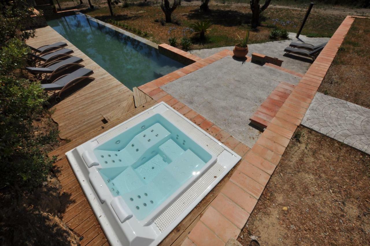 Le Mas Des Colombes Chambres D'Hotes B&B & Spa Oms Esterno foto