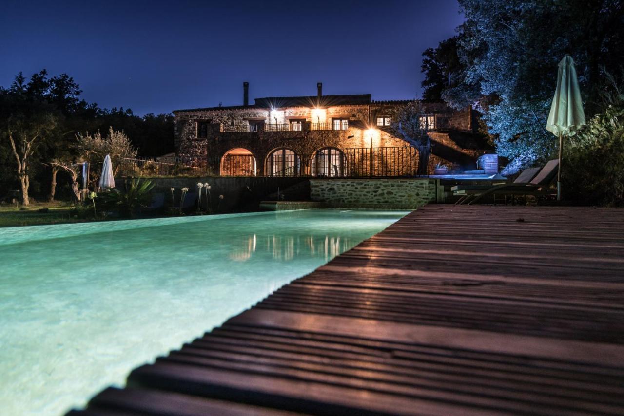Le Mas Des Colombes Chambres D'Hotes B&B & Spa Oms Esterno foto