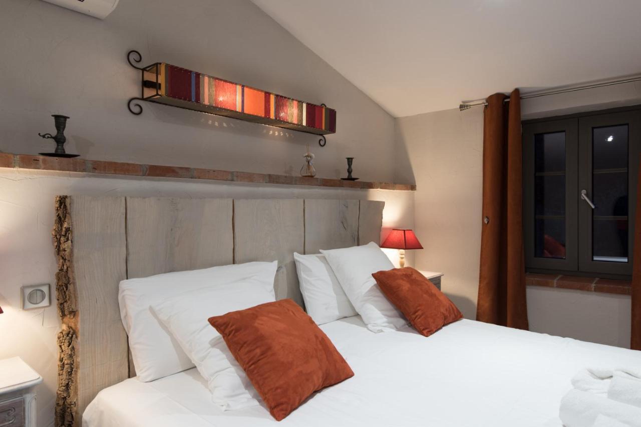 Le Mas Des Colombes Chambres D'Hotes B&B & Spa Oms Esterno foto